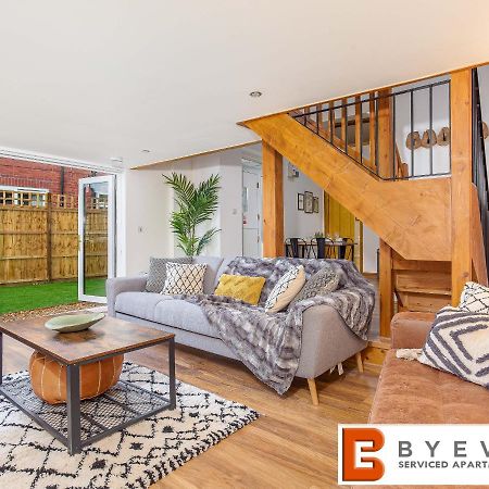 Byevo Oswestry Barn - Quirky Romantic Retreat Or Cosy Contractor Base Экстерьер фото