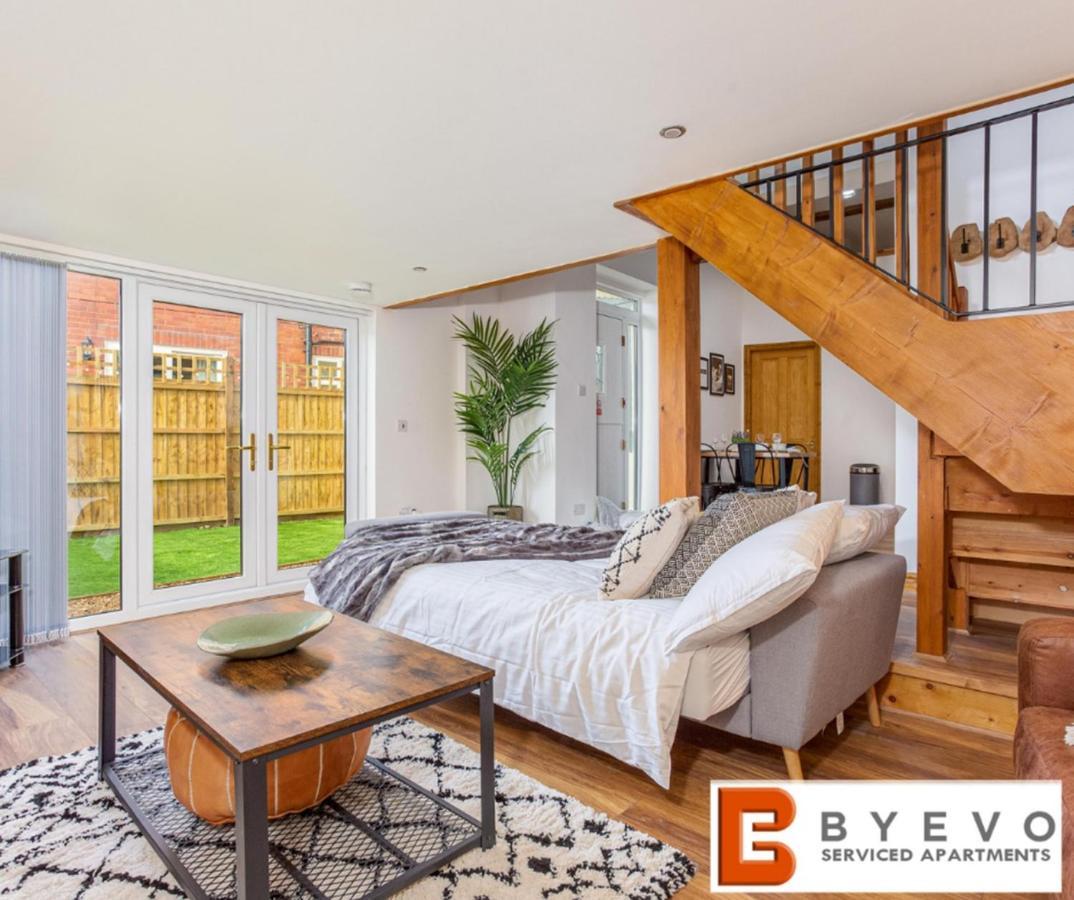 Byevo Oswestry Barn - Quirky Romantic Retreat Or Cosy Contractor Base Экстерьер фото