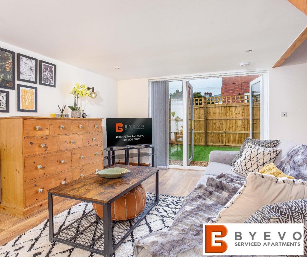 Byevo Oswestry Barn - Quirky Romantic Retreat Or Cosy Contractor Base Экстерьер фото