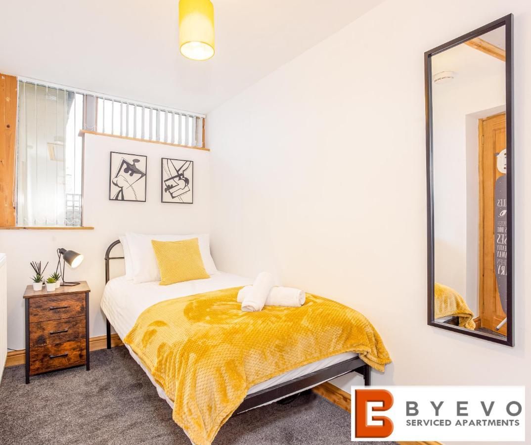 Byevo Oswestry Barn - Quirky Romantic Retreat Or Cosy Contractor Base Экстерьер фото