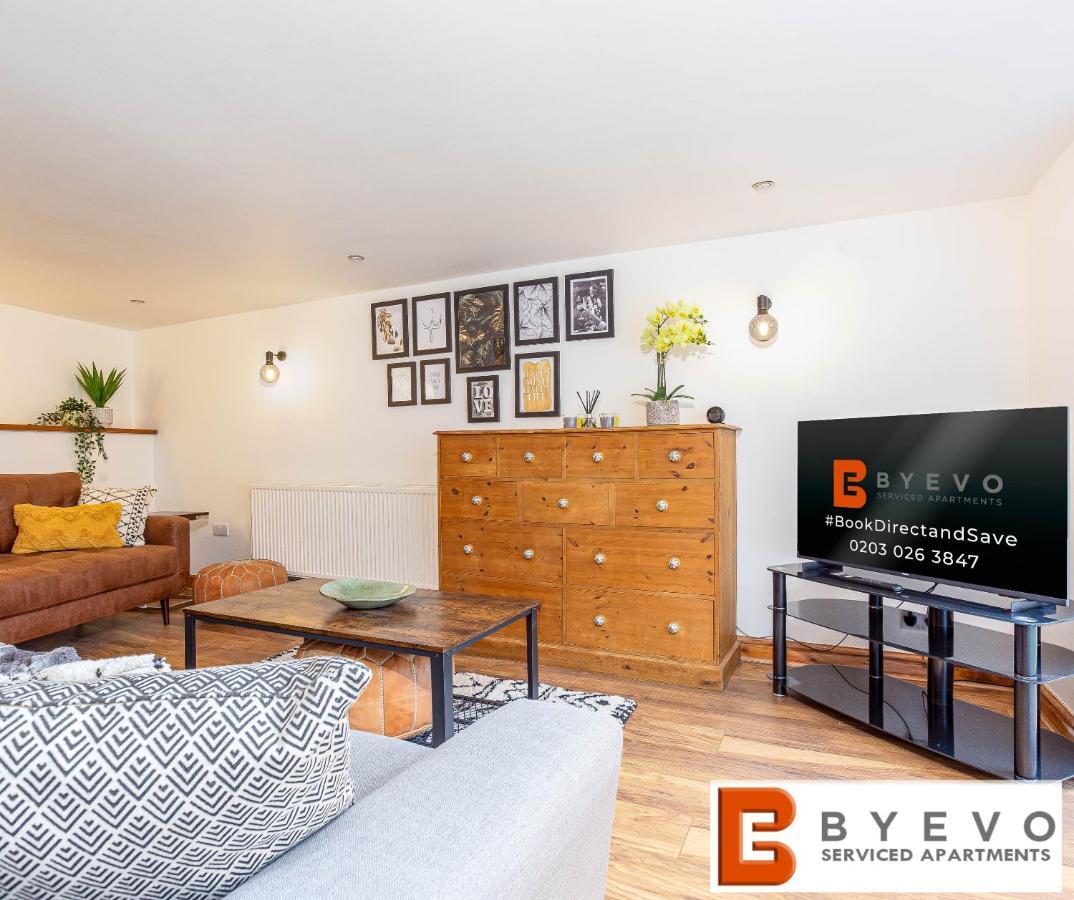 Byevo Oswestry Barn - Quirky Romantic Retreat Or Cosy Contractor Base Экстерьер фото
