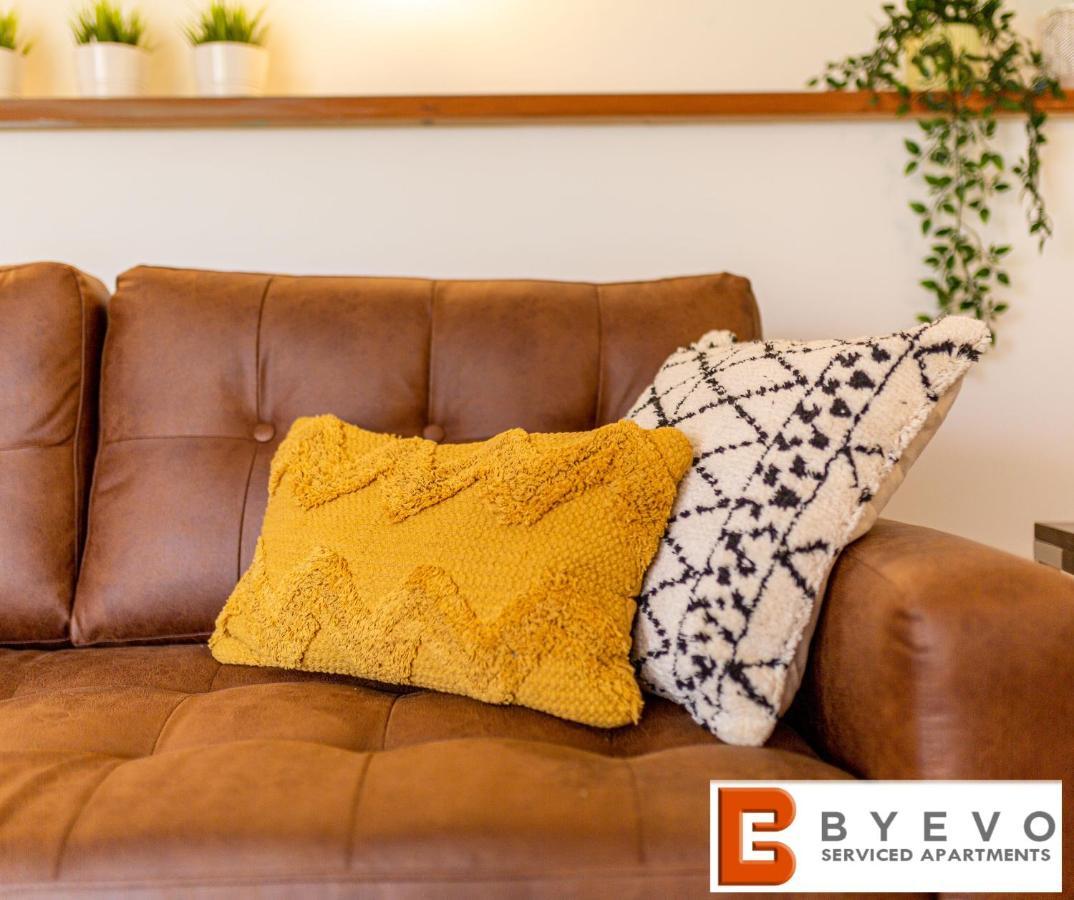 Byevo Oswestry Barn - Quirky Romantic Retreat Or Cosy Contractor Base Экстерьер фото