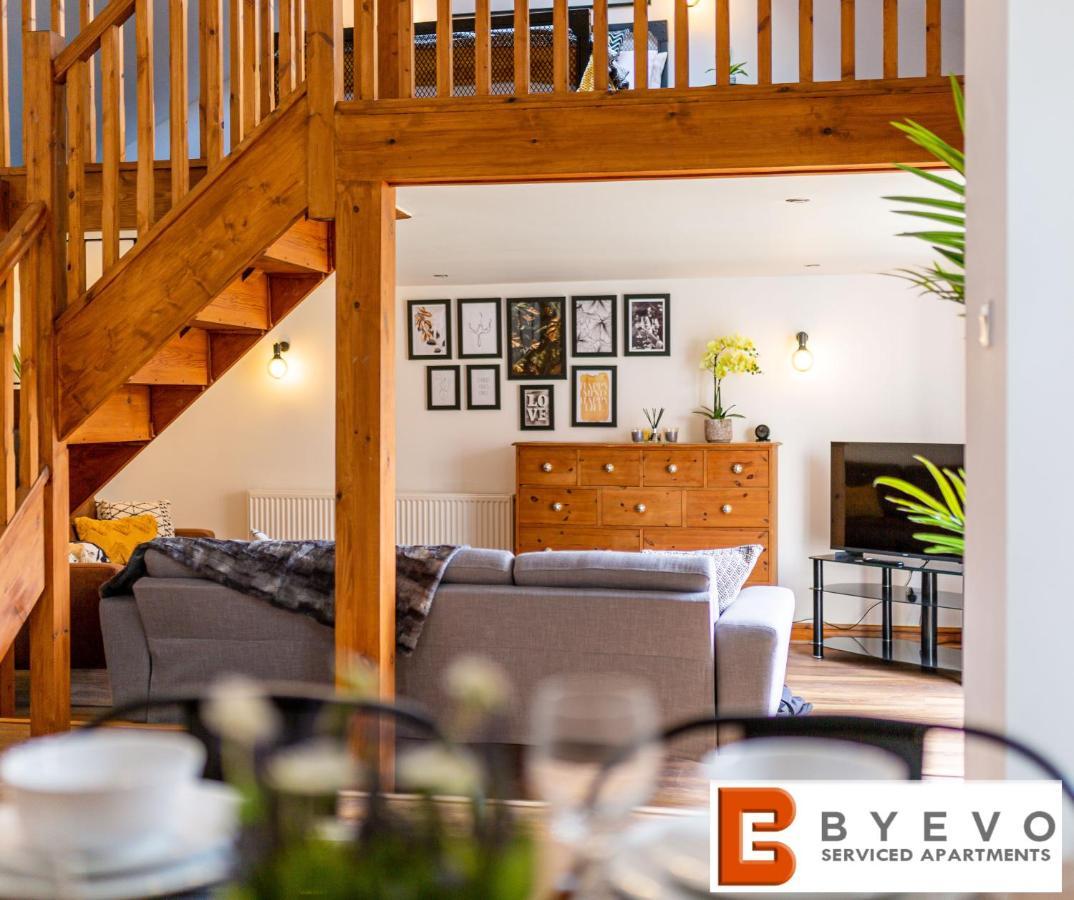 Byevo Oswestry Barn - Quirky Romantic Retreat Or Cosy Contractor Base Экстерьер фото