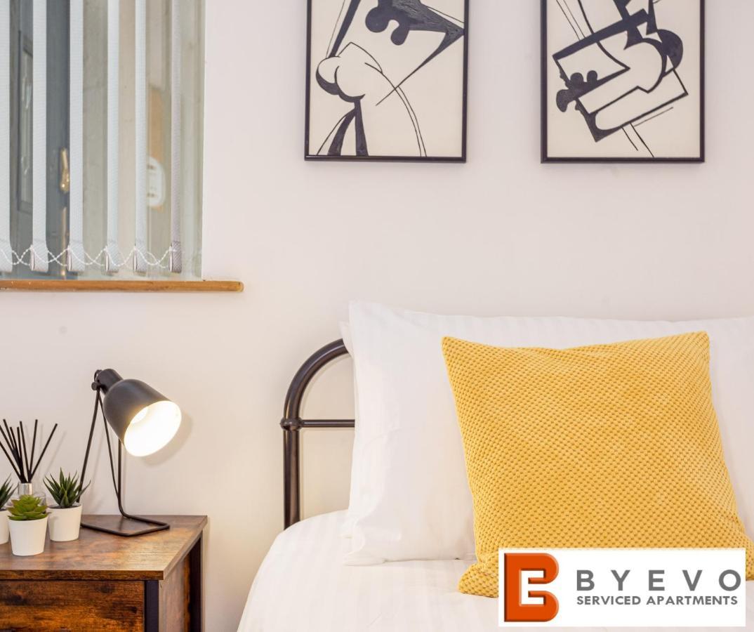 Byevo Oswestry Barn - Quirky Romantic Retreat Or Cosy Contractor Base Экстерьер фото