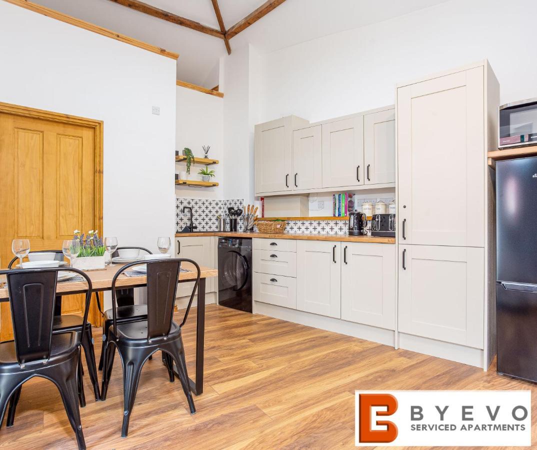 Byevo Oswestry Barn - Quirky Romantic Retreat Or Cosy Contractor Base Экстерьер фото