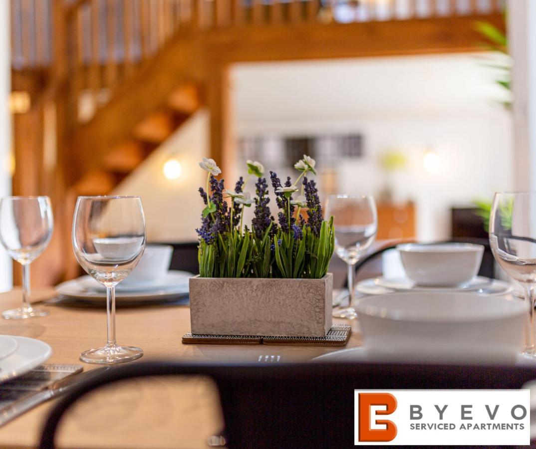 Byevo Oswestry Barn - Quirky Romantic Retreat Or Cosy Contractor Base Экстерьер фото